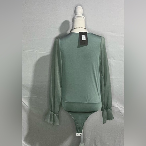 Cute and stylish bodysuit that can be worn to the office , brunch or the club. - Picture 2 of 6